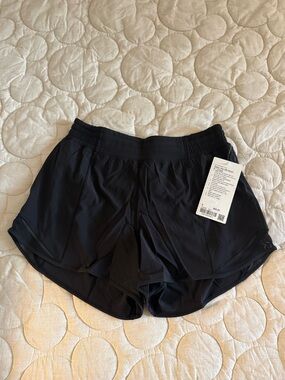 NWT!! Lululemon Hotty Hot HR Short 4” *Lined